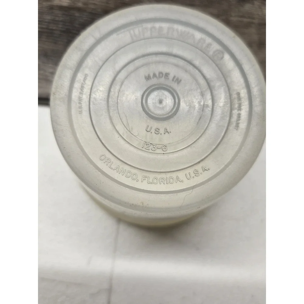 Vintage Tupperware Container‎  #123-6 With A #297-29 Lid Tupper Seal Round